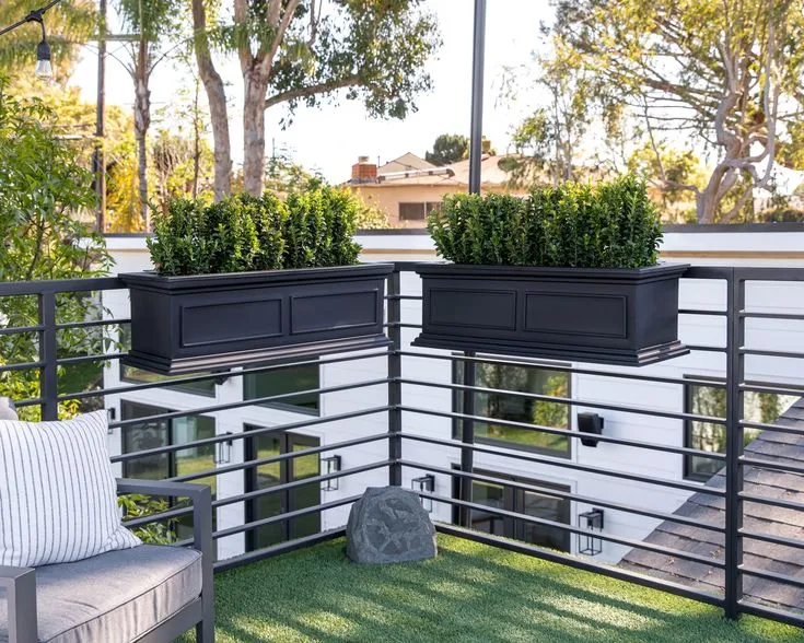 Composite Deck Railing Idea - Integrated Planter Box Railings_2