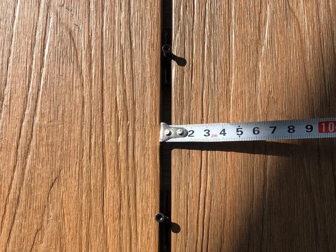 measure gap between deck boards with tape measure