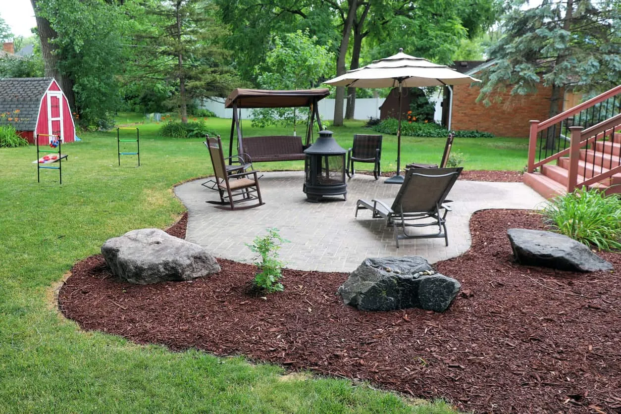 backyard floor ideas - Mulch or Bark Flooring